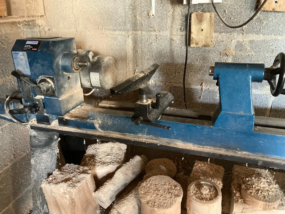 Woodturning lathe - Image 2