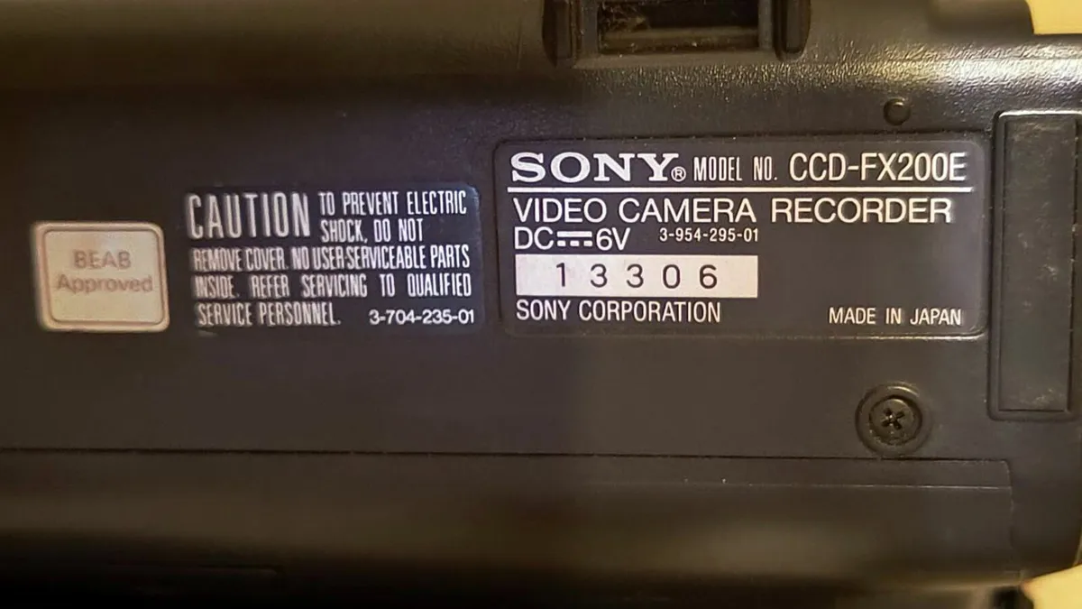 Sony Handycam CCD-FX200E Handheld Video8 Camcorder - Image 2