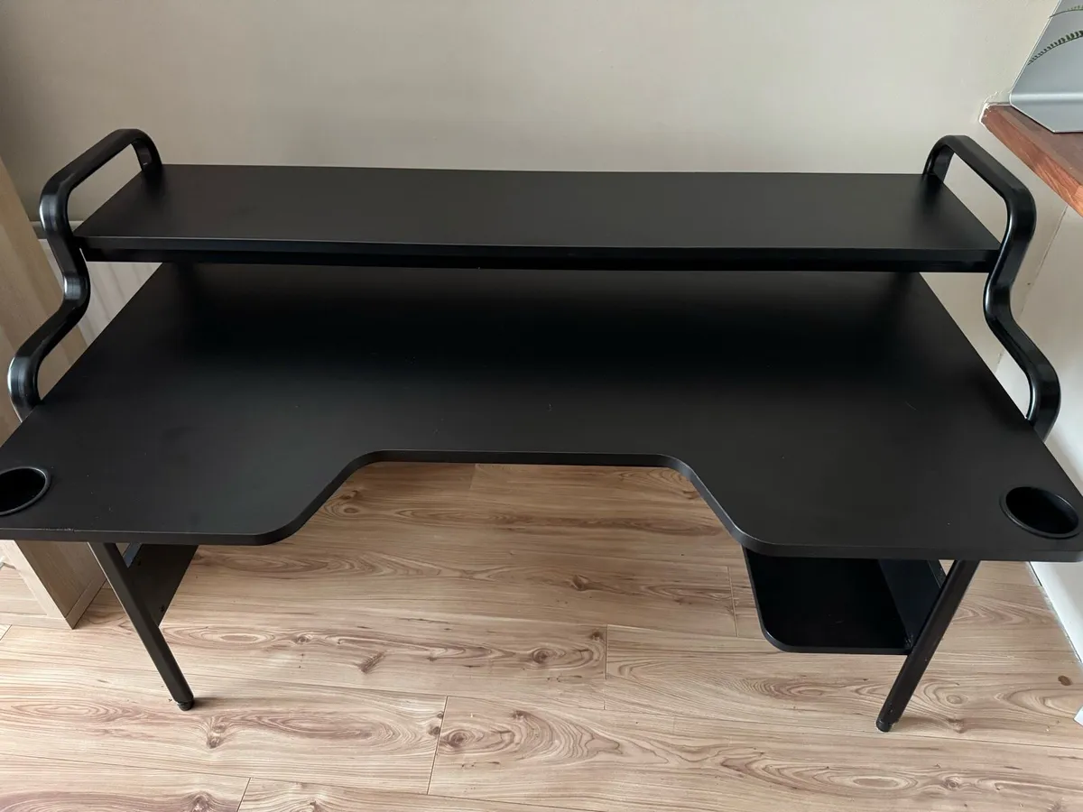 Gaming desk