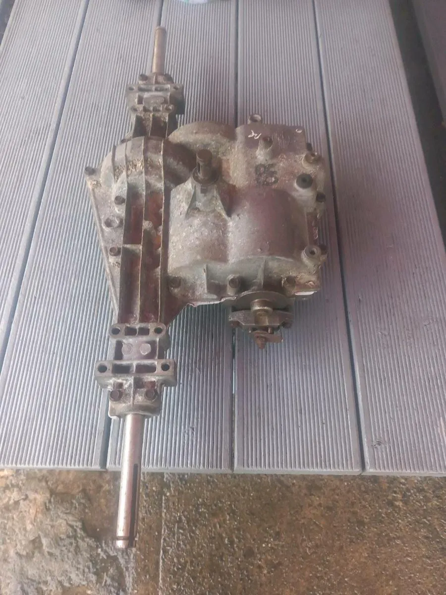 Husqvarna/peerless manual gearbox for sale - Image 2