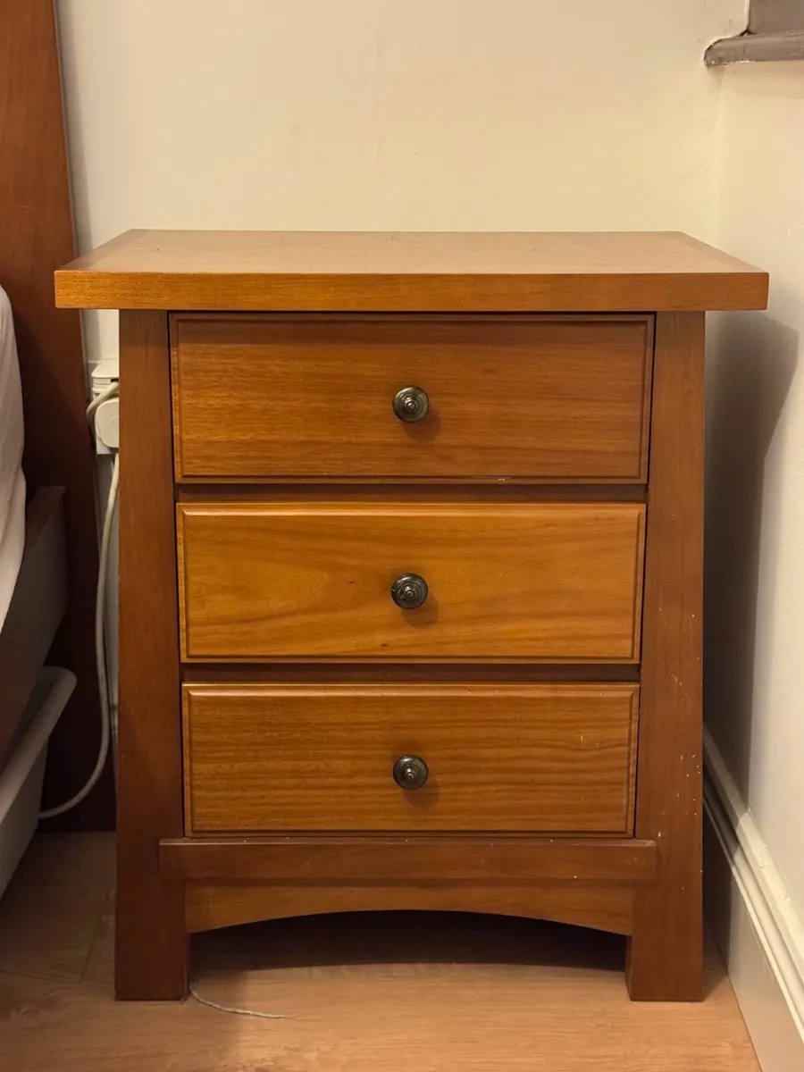 Solid wood bedroom furniture - Image 3