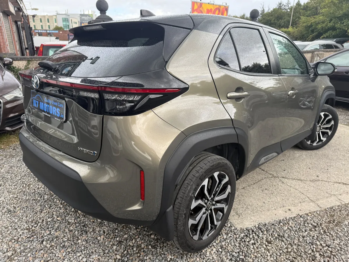 2022 Toyota Yaris  1.5 CROSS LUNA SPORT AUTO - Image 4