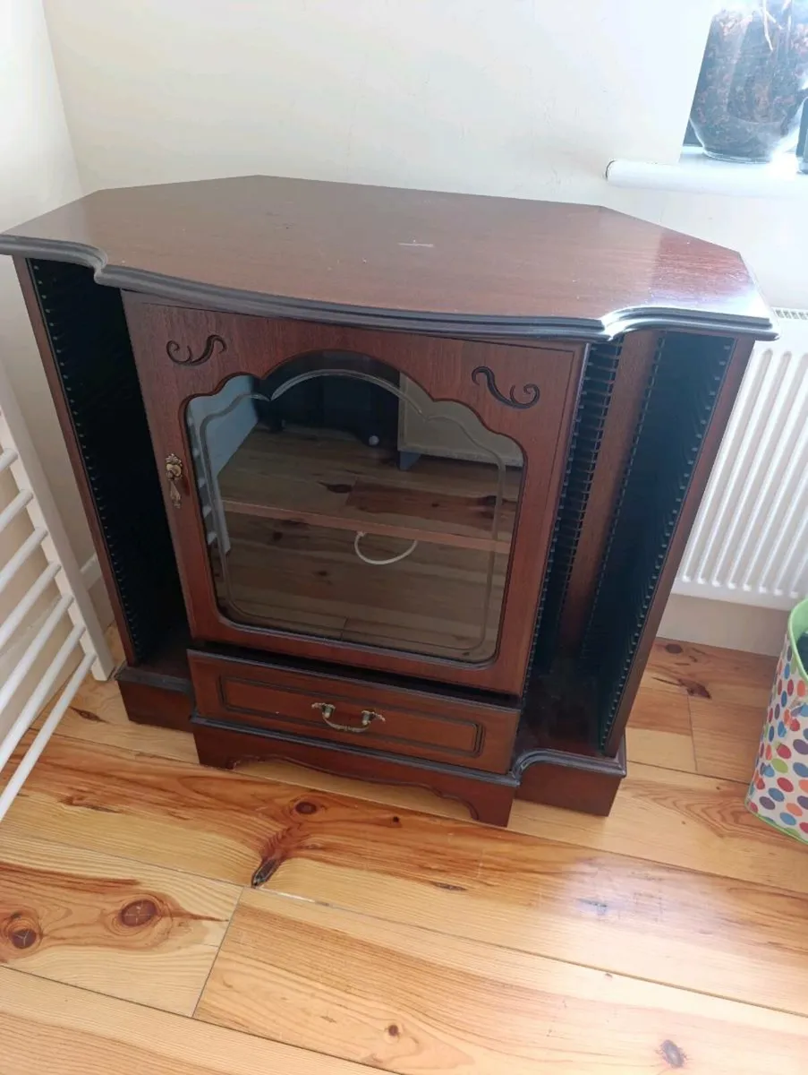 TV stand - Image 1