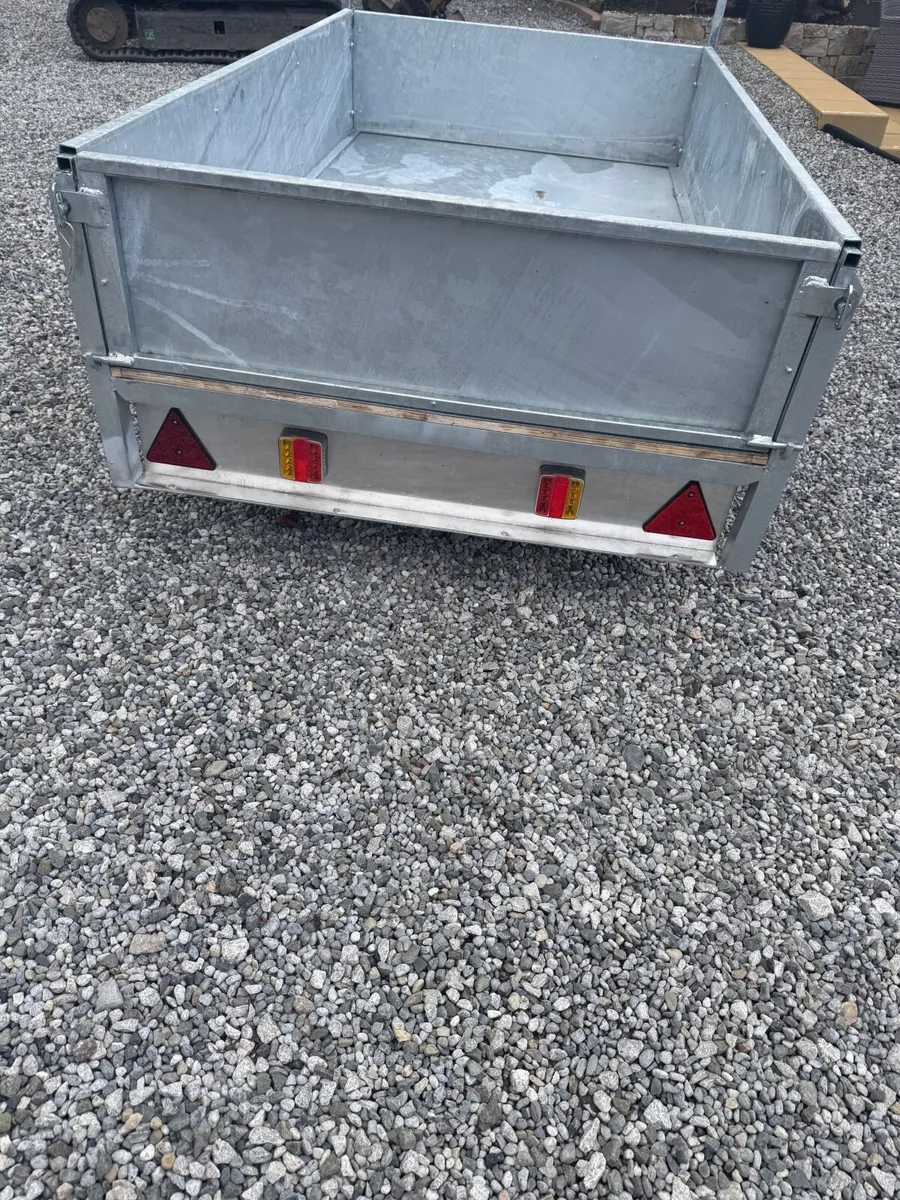 Trailers - Image 3