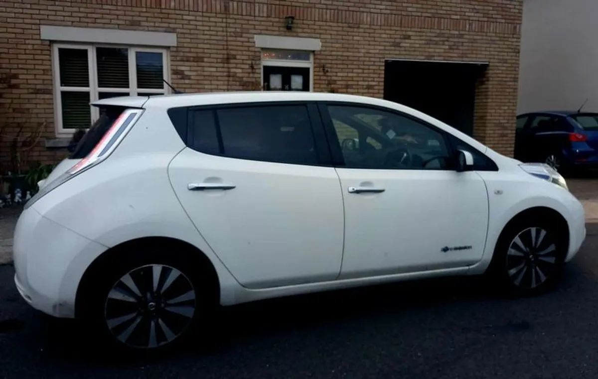 2015 Nissan Leaf - Image 2