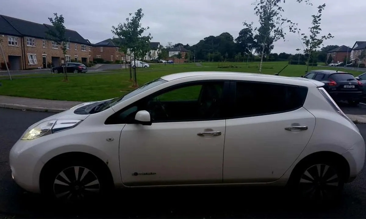 2015 Nissan Leaf - Image 3