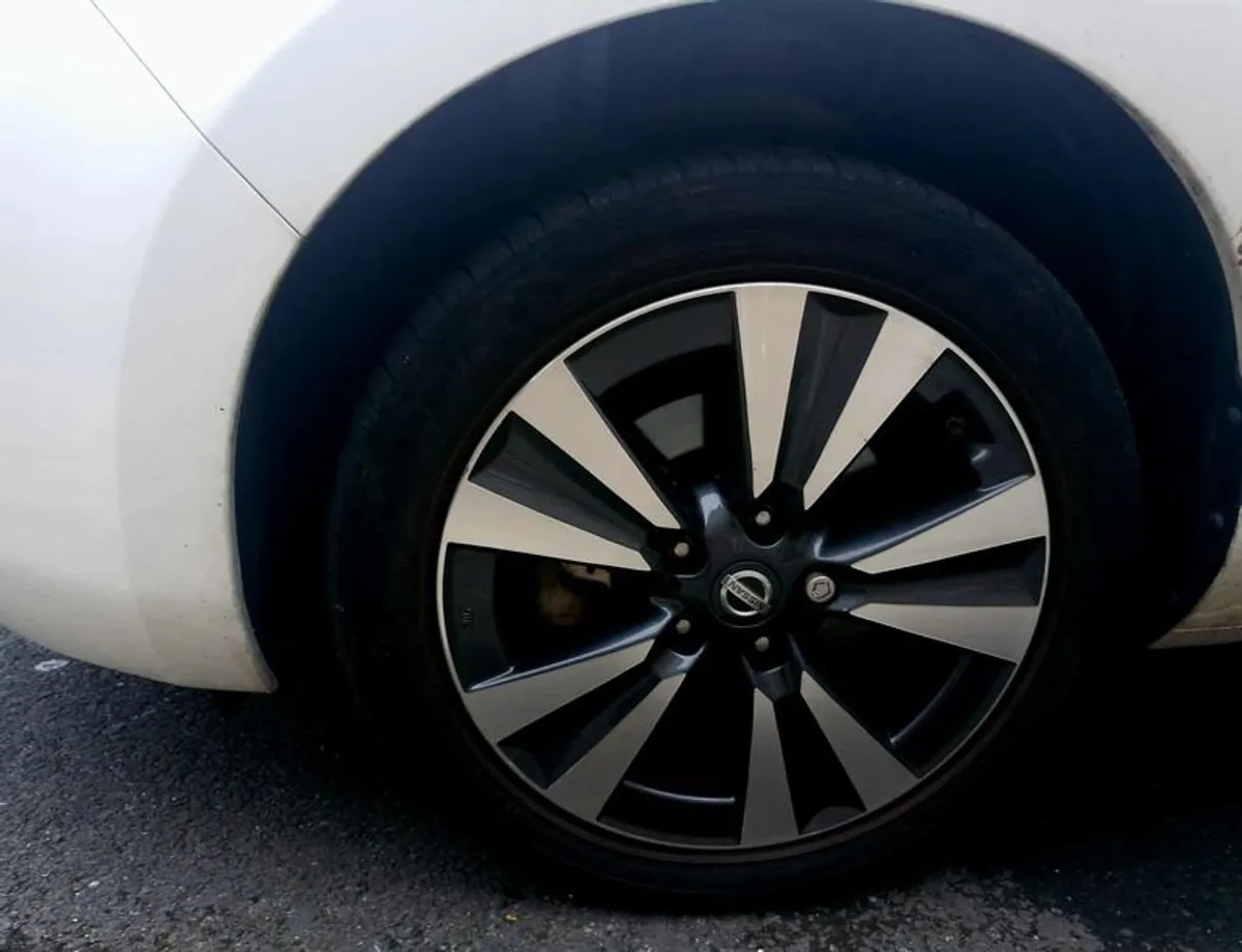 2015 Nissan Leaf - Image 4
