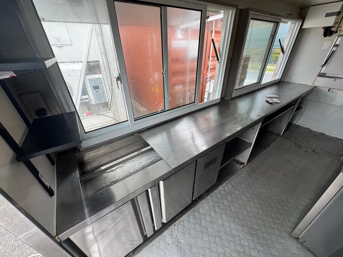 Food truck / Catering trailer - Image 4