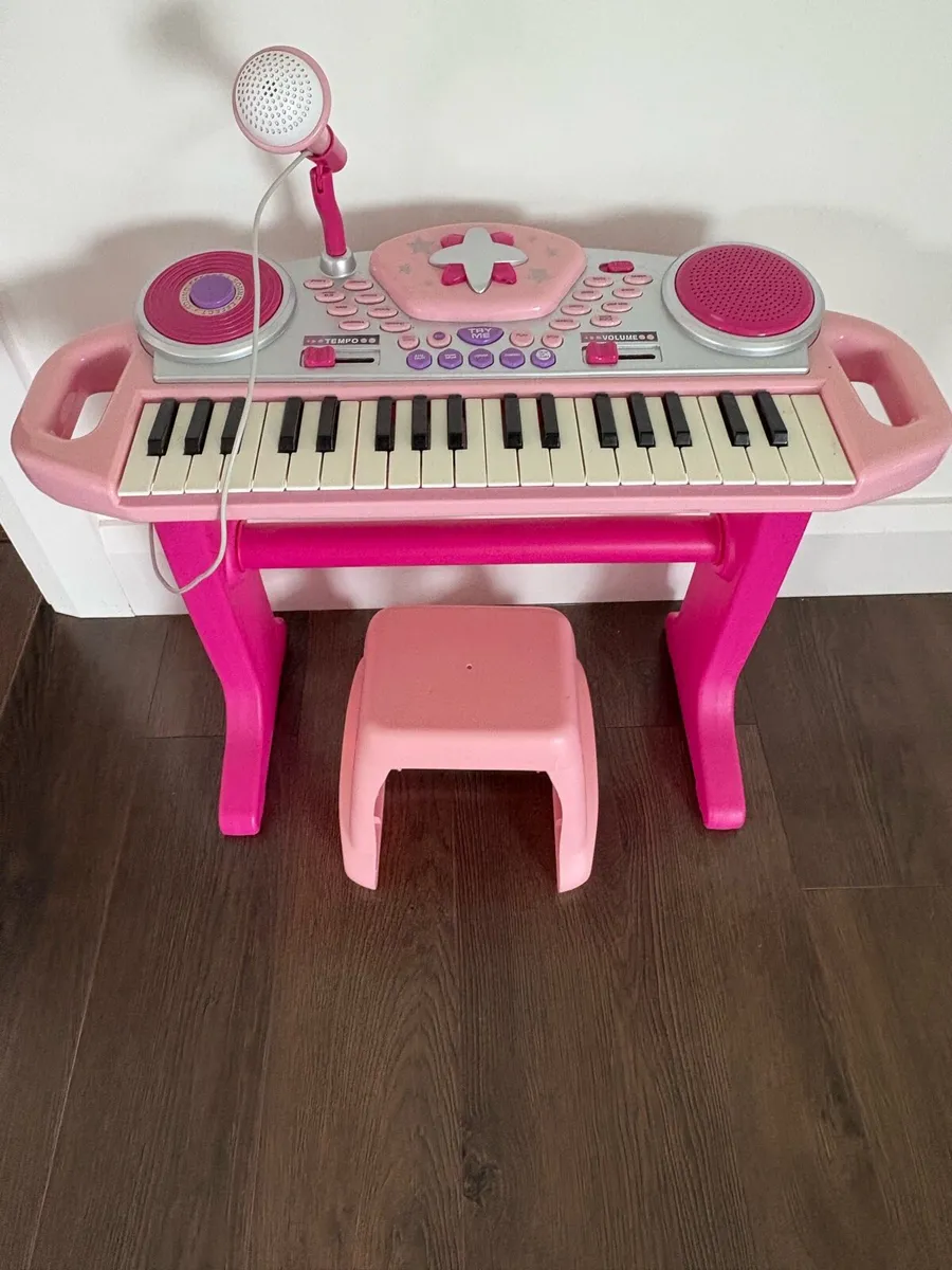 Keyboard with pink stool