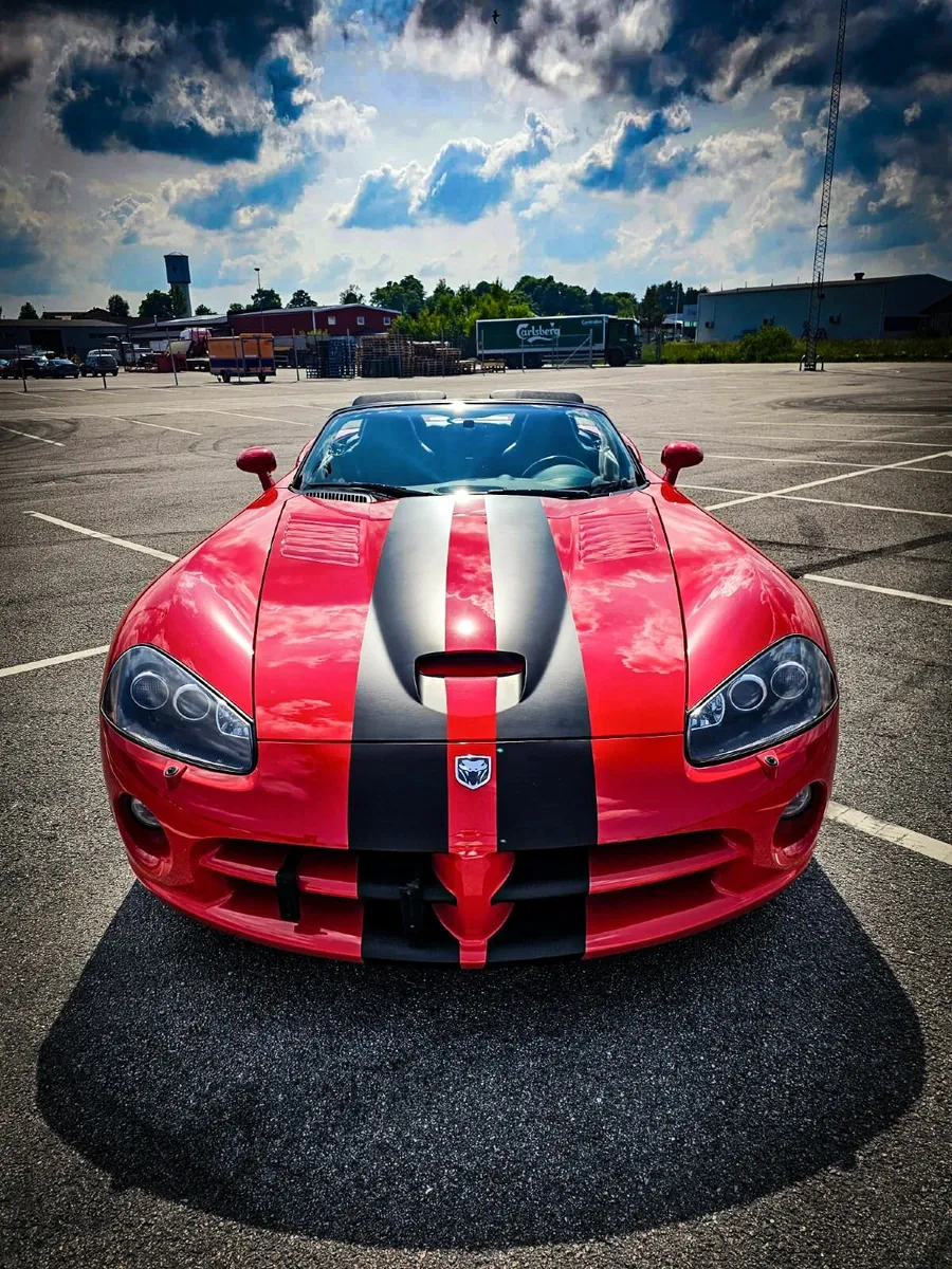 2004 Dodge Viper SRT-10 Roadster - Image 2
