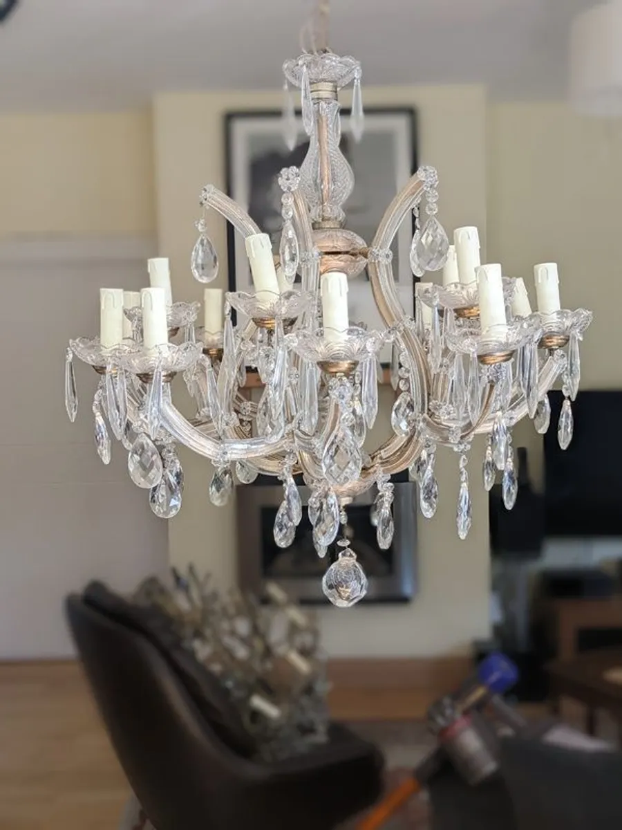 Lovely 15 arm chandelier - Image 1