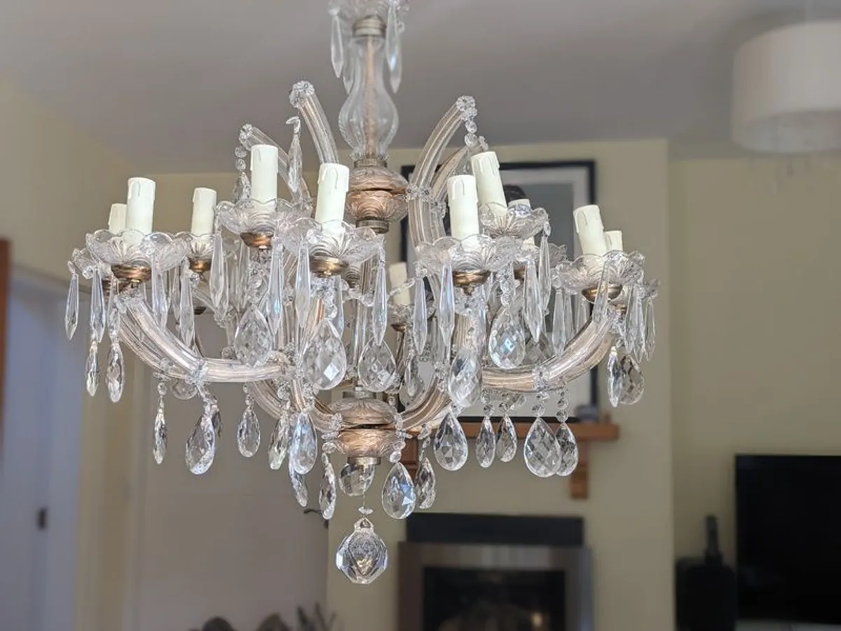 Lovely 15 arm chandelier - Image 3