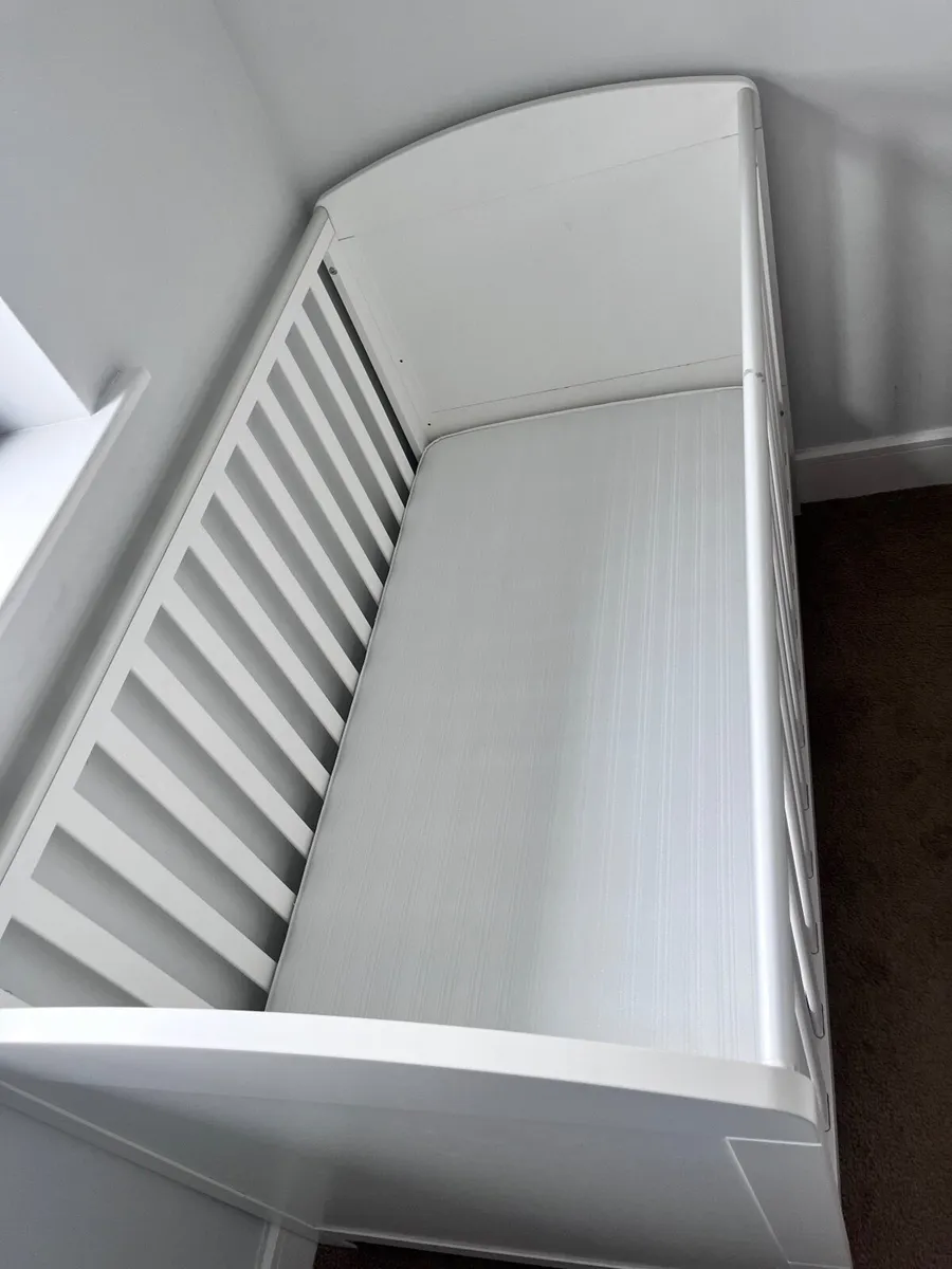 Baby cot - Image 1