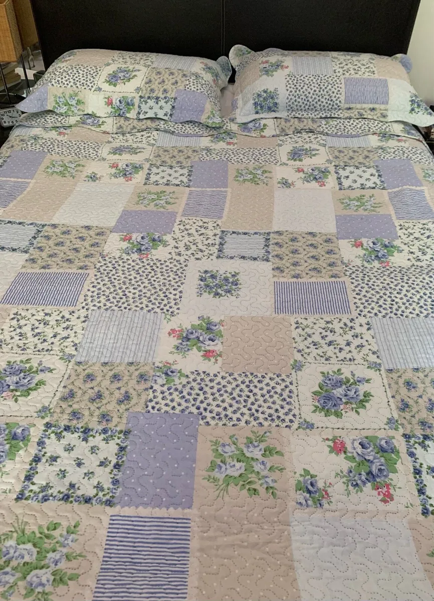 Bedspread - Image 1