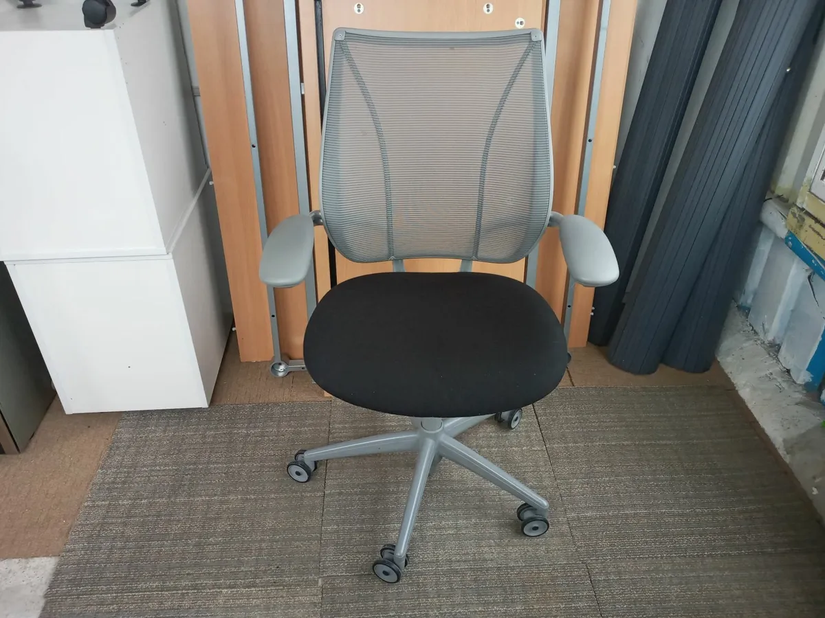Delivery - 3 x Humanscale Office Chairs for Sale - Image 4