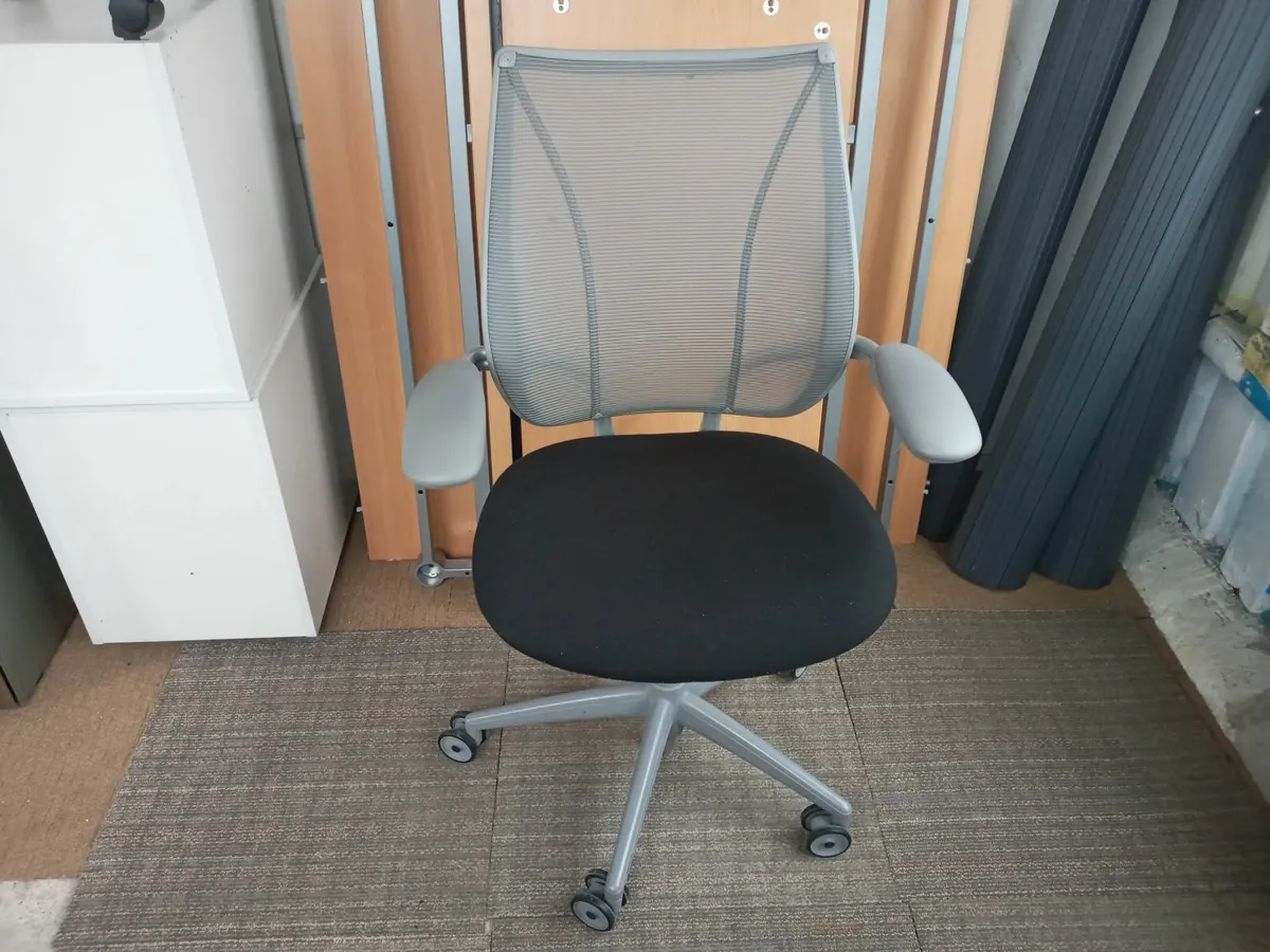 Delivery- 3 x Humanscale Office Chairs for Sale - Image 4