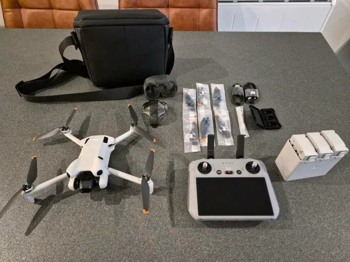 DJI MINI 4 PRO Fly More Combo - Image 1