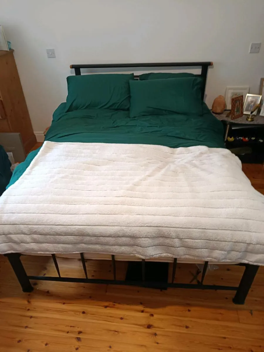 Bed - Image 1