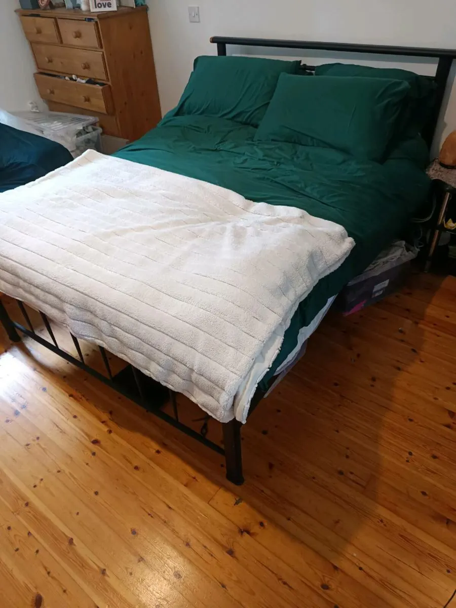 Bed - Image 2