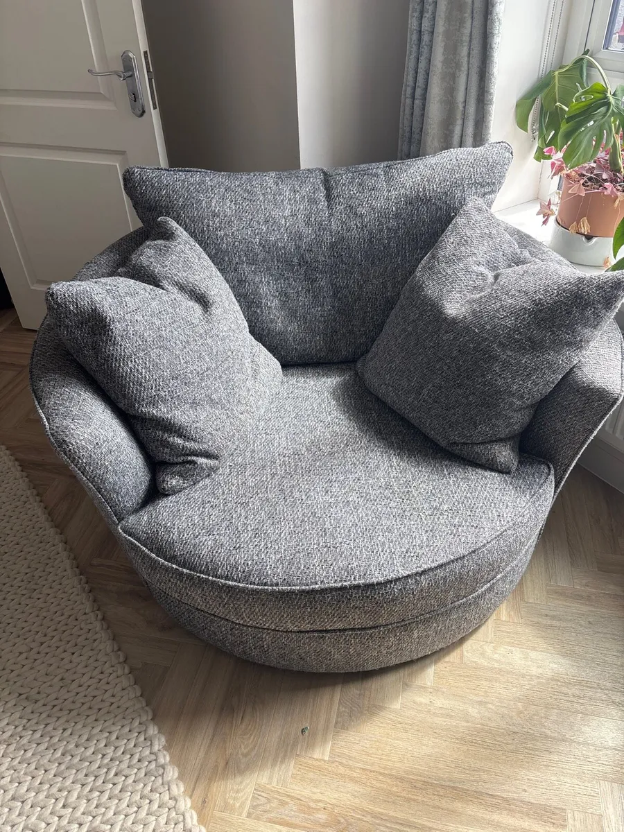Swivel chair - Image 1