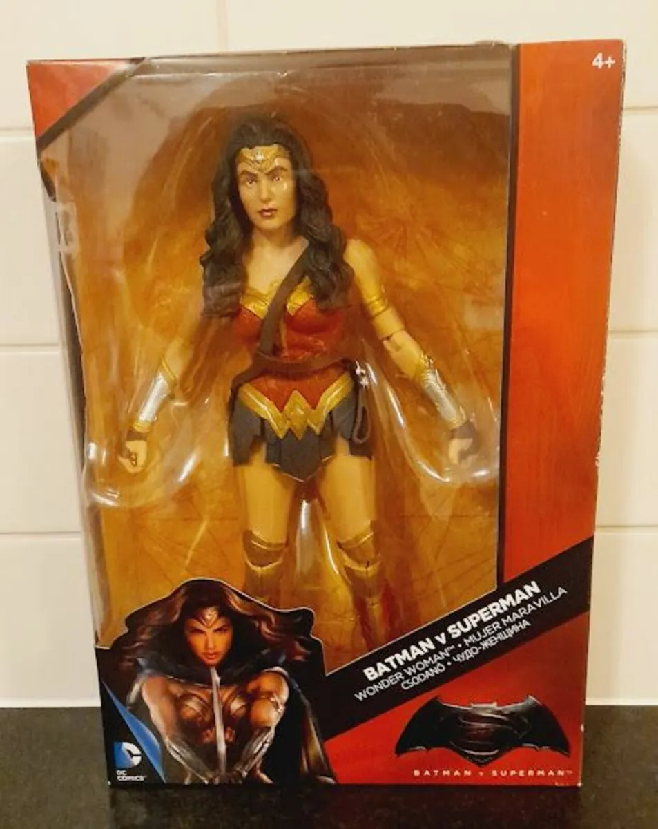 12" batman vs superman figures  (new) - Image 2