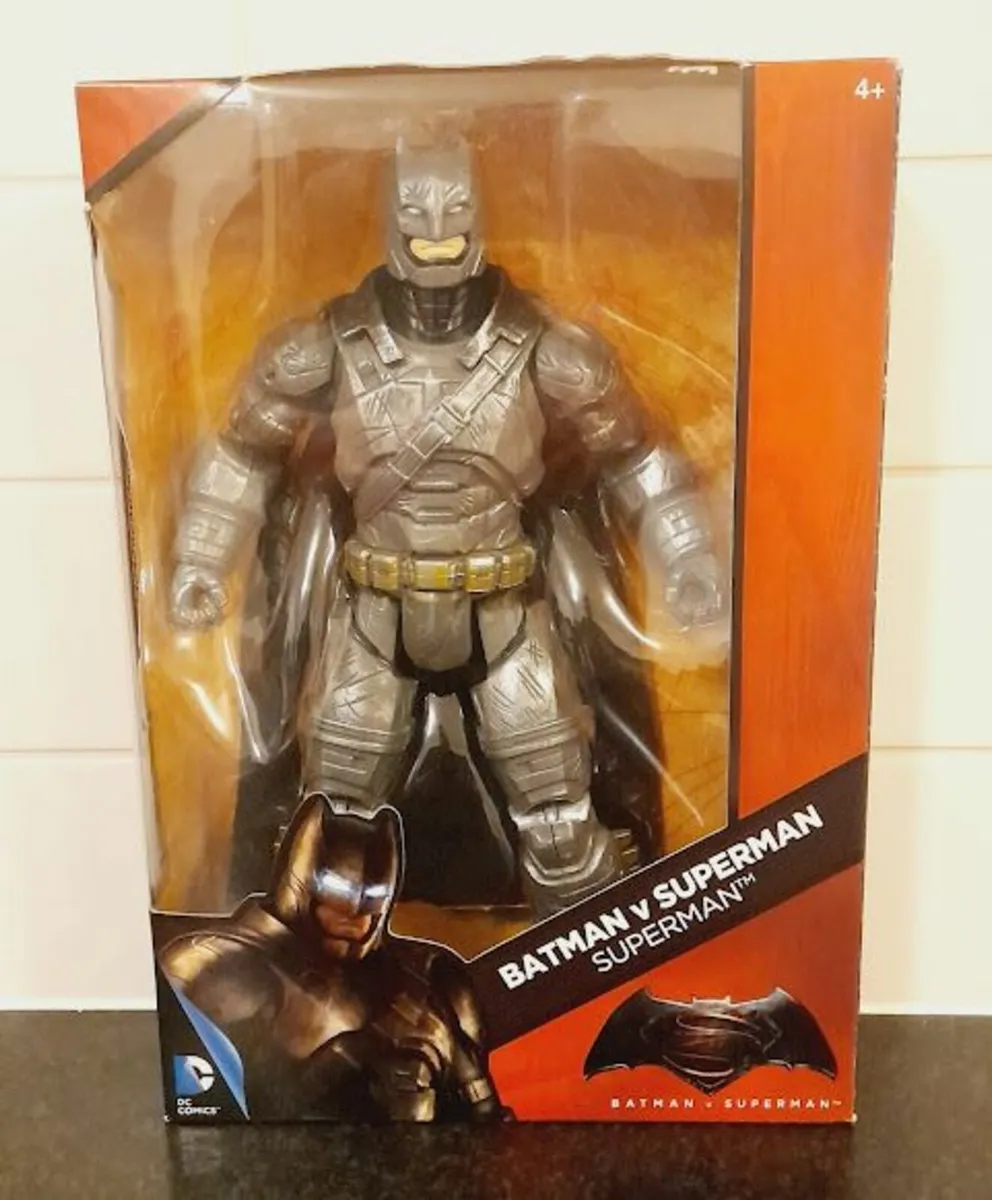 12" batman vs superman figures  (new) - Image 3