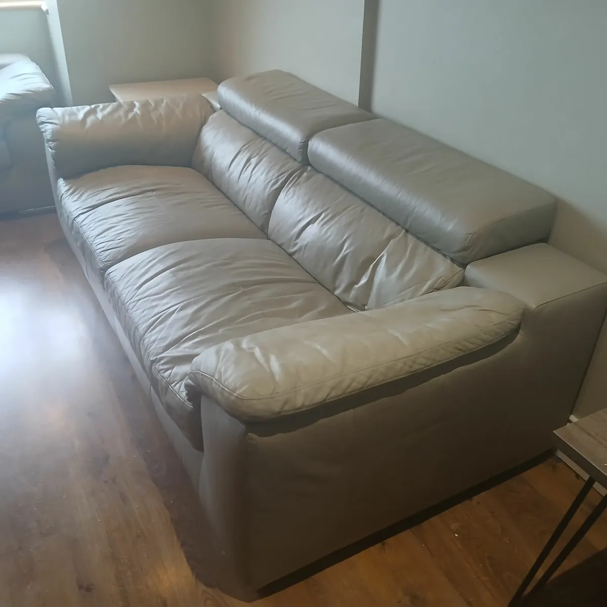 Free couches - Image 1