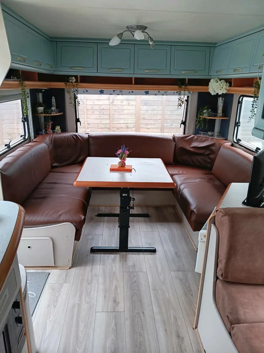 Hobby exclusive 5/6 berth - Image 2