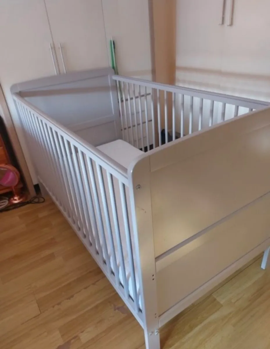 Cot bed - Image 1