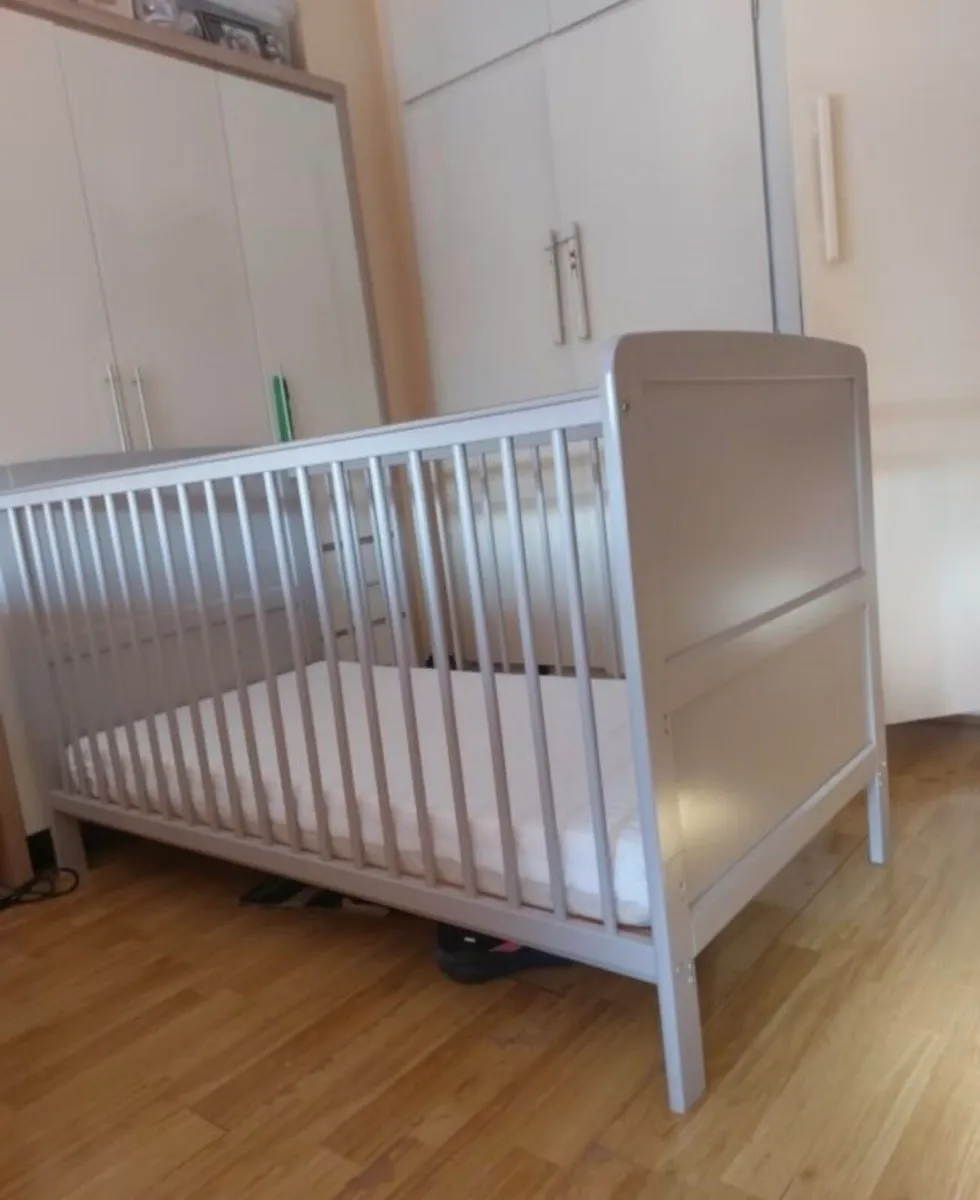 Cot bed - Image 2
