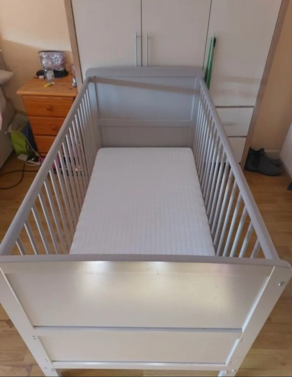 Cot bed - Image 3