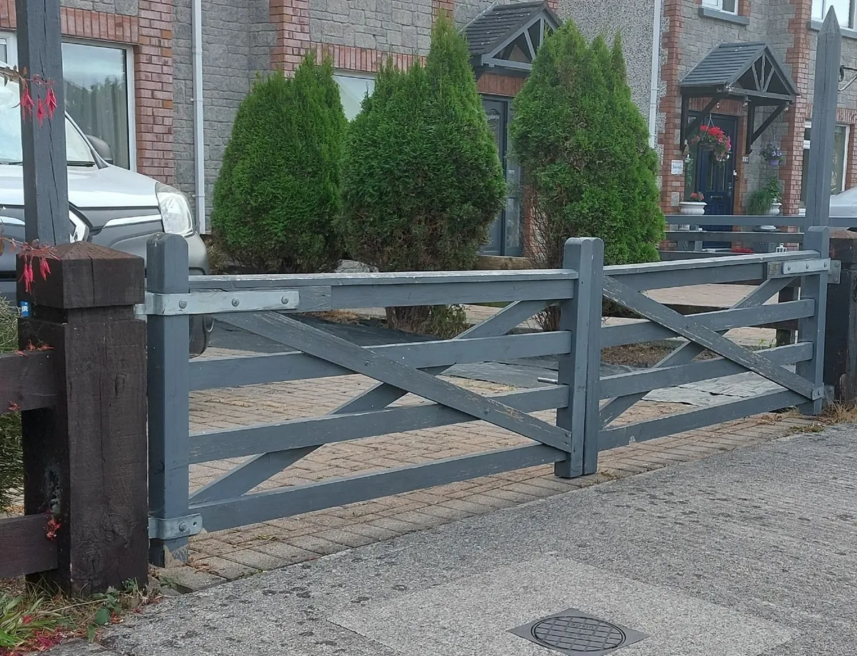 TIMBER GATES - Image 1