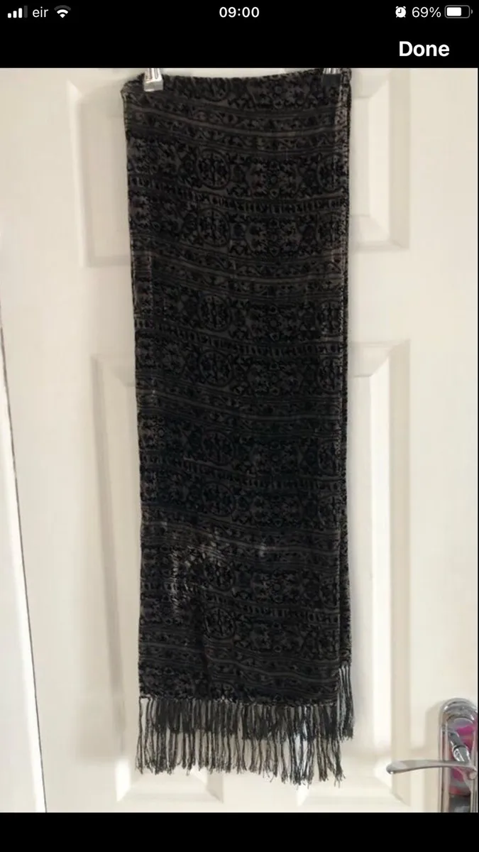 Ladies stunning scarf €5 - Image 3