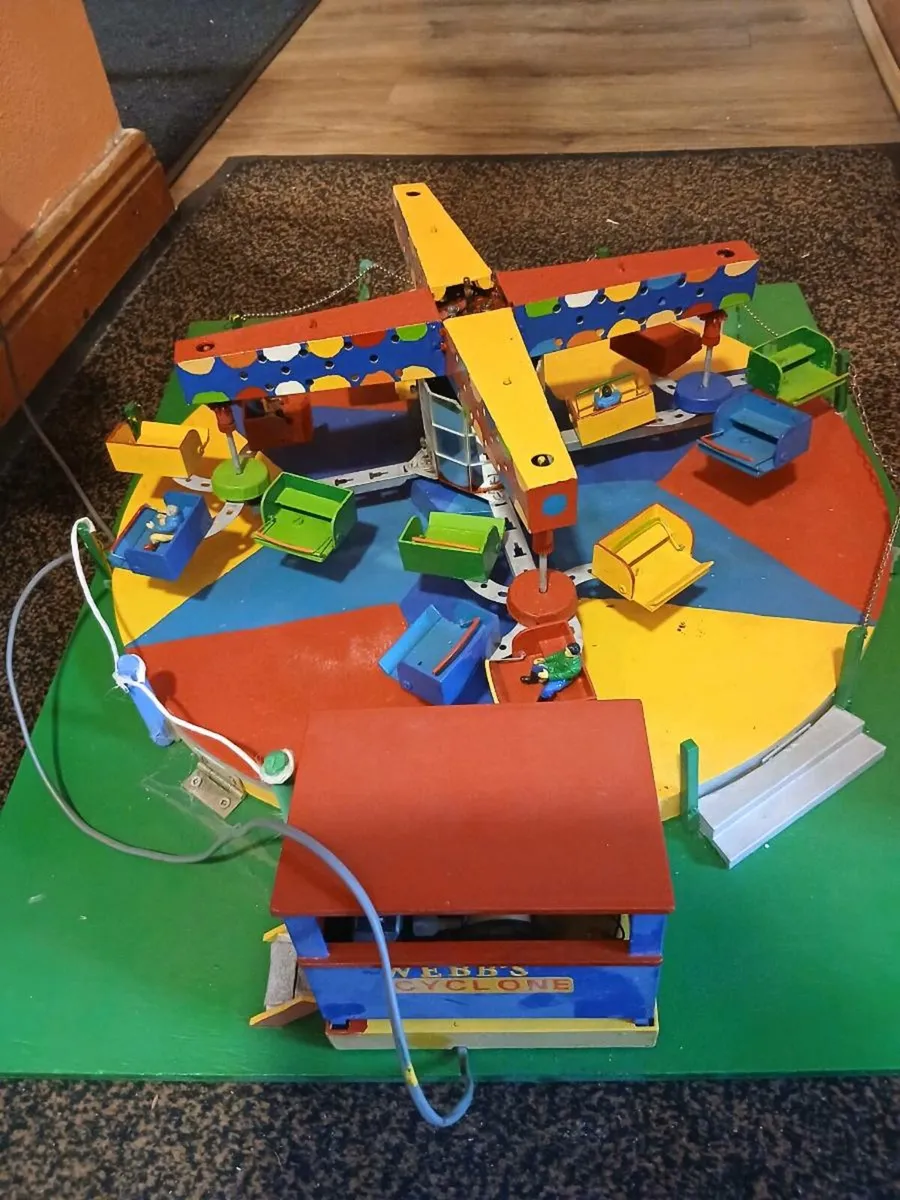 SCRATCH BUILT  FAIRGROUND RIDE - Image 1