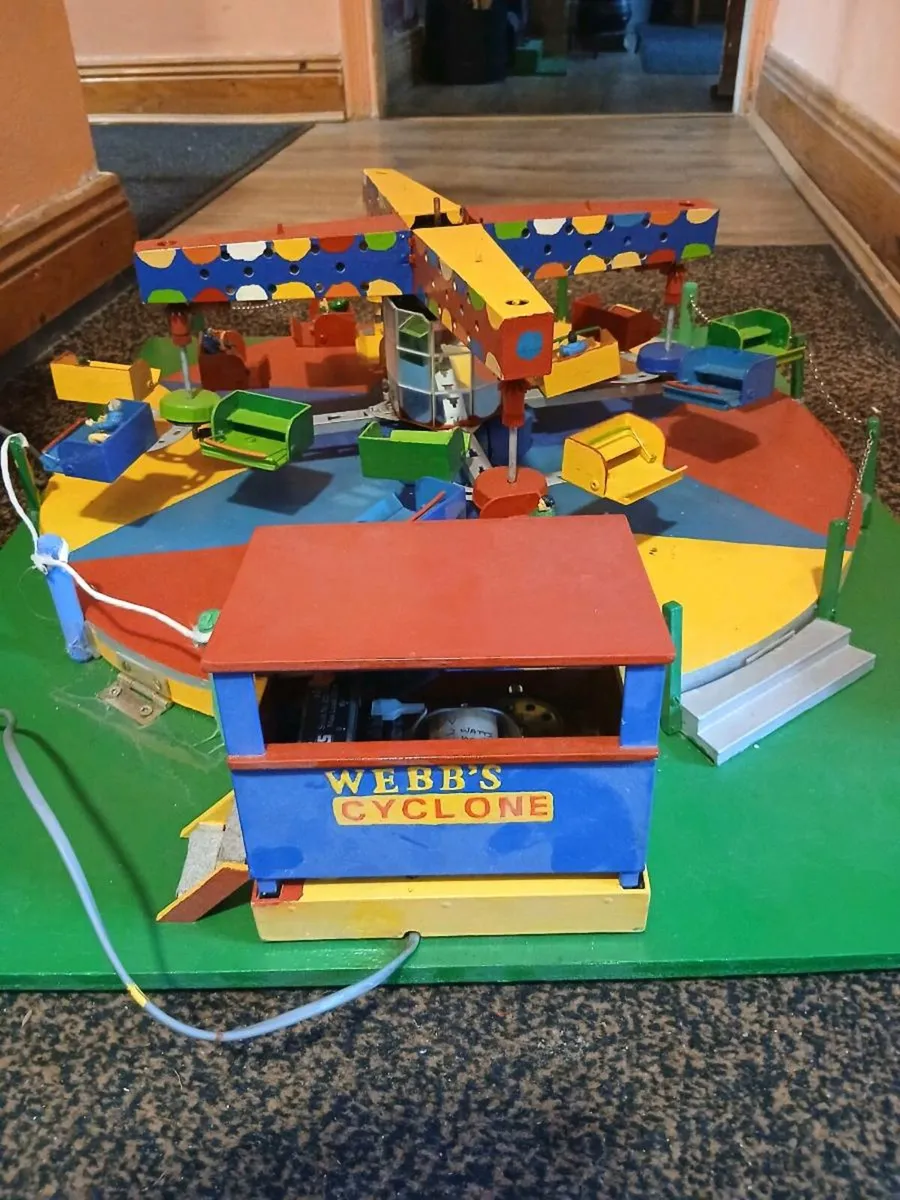 SCRATCH BUILT  FAIRGROUND RIDE - Image 4