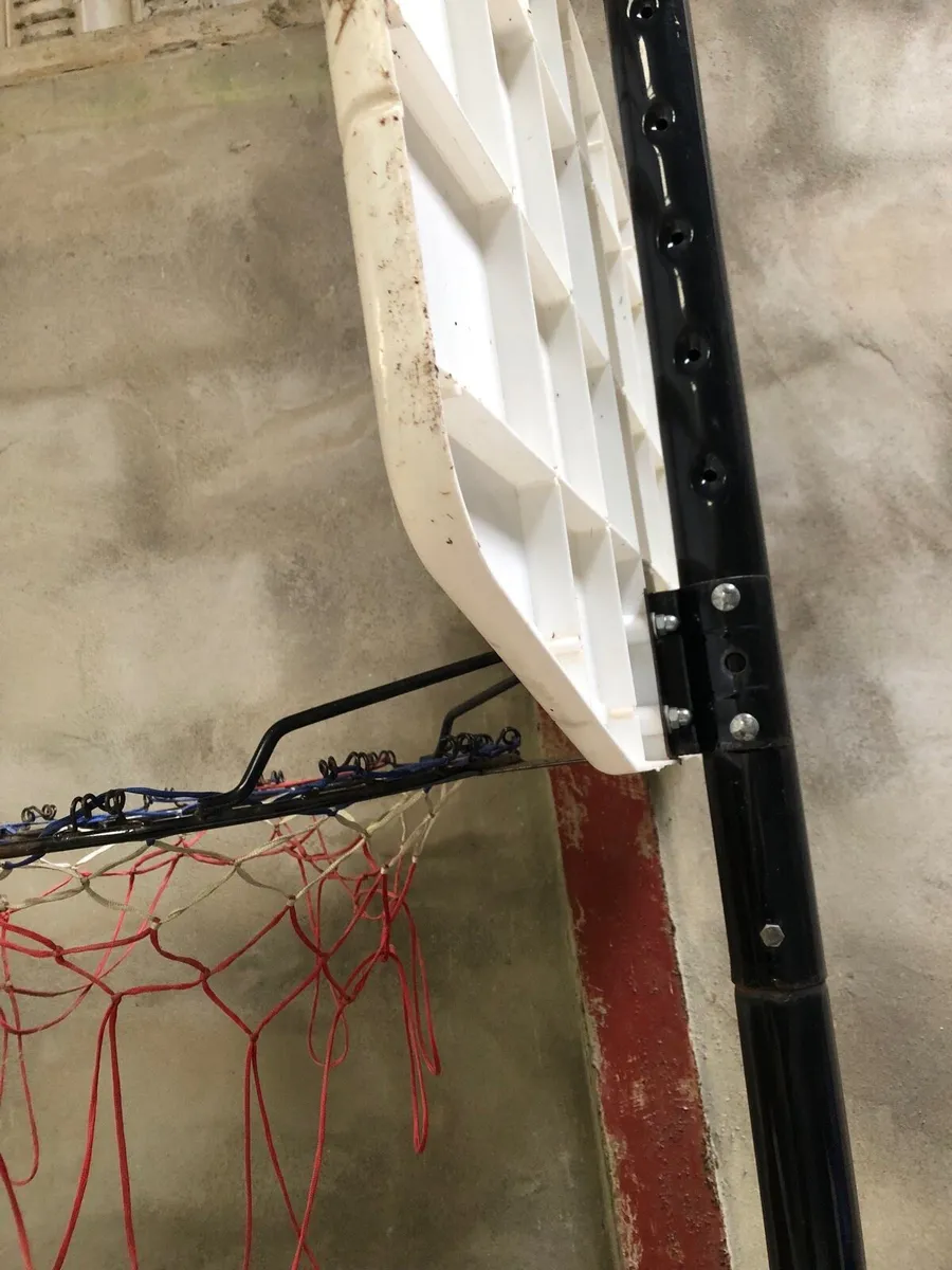 Basketball stand - Image 1