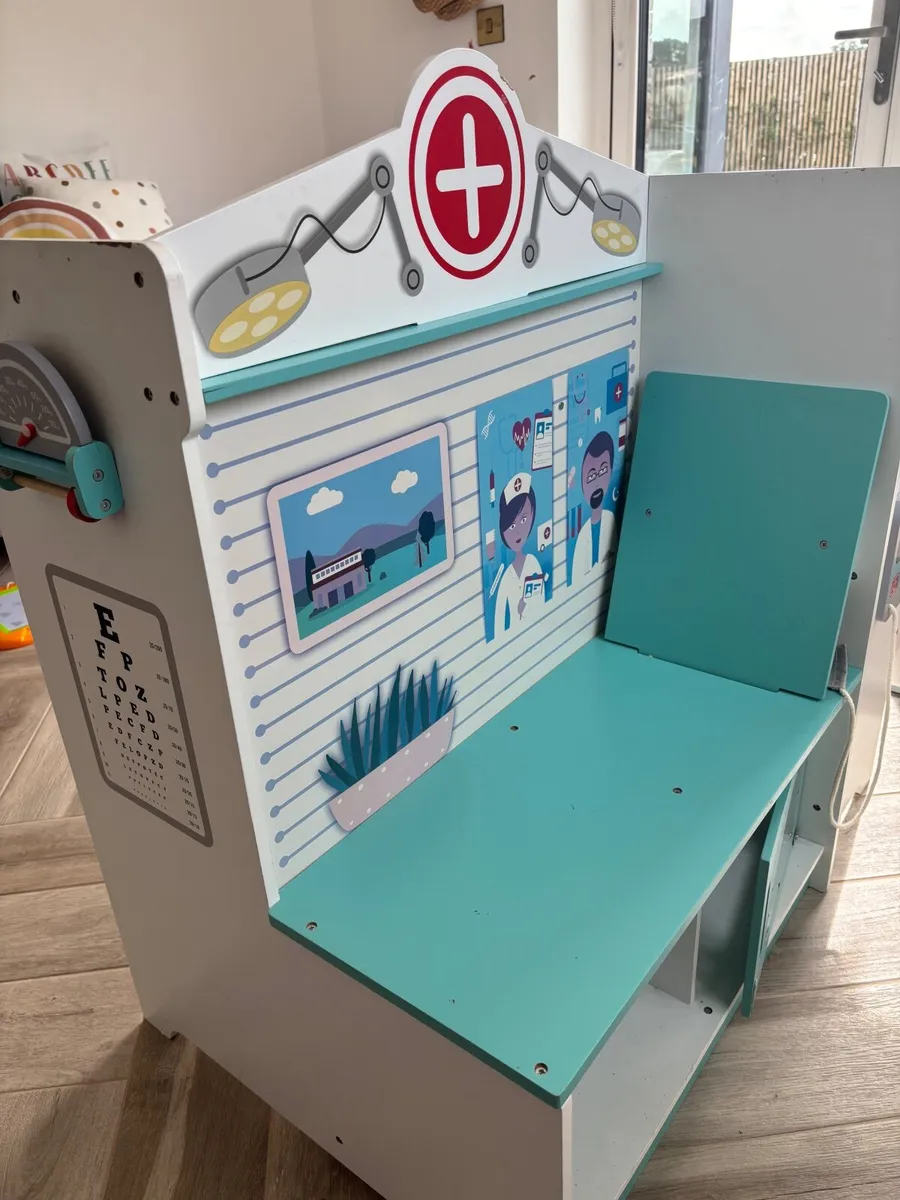 Kids doctor surgery - Image 1
