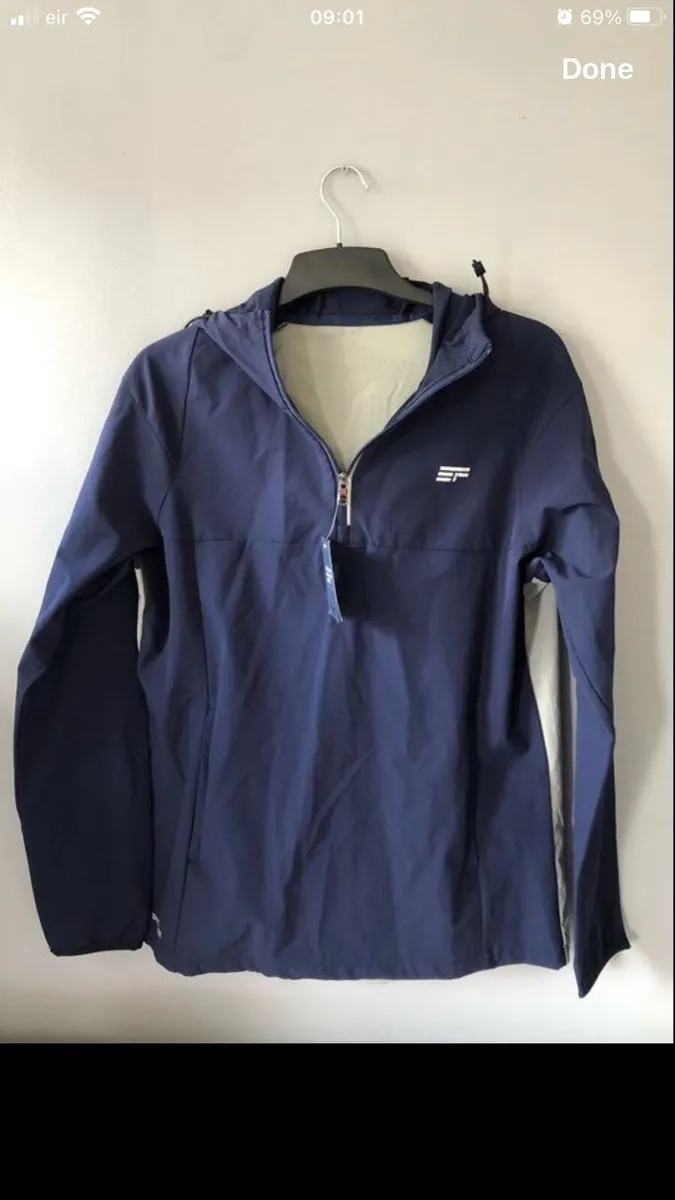 Mens BNWT hoodie size S €15 - Image 1
