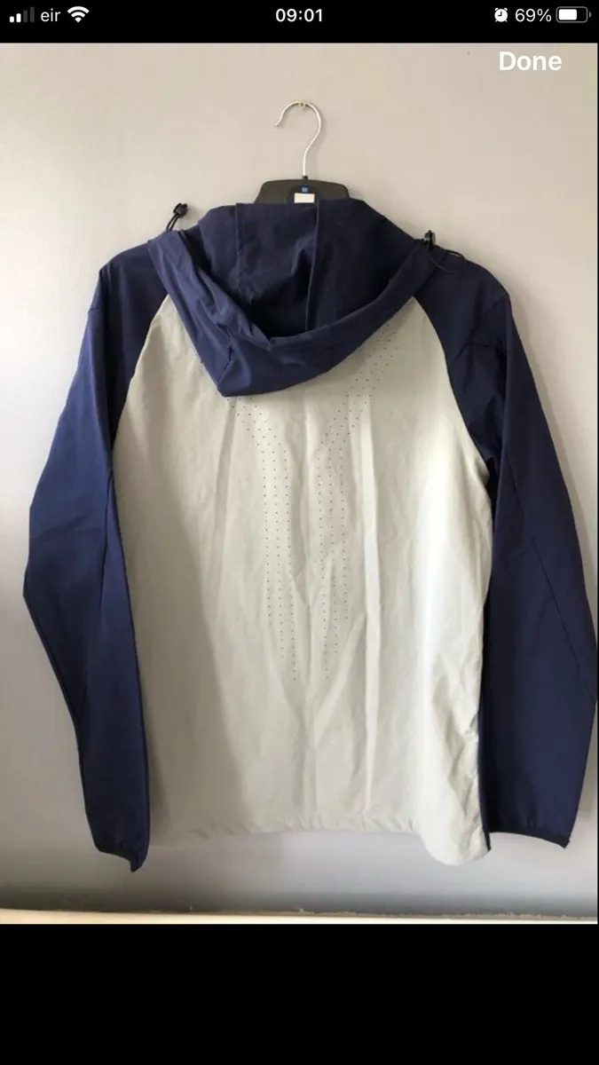 Mens BNWT hoodie size S €15 - Image 2