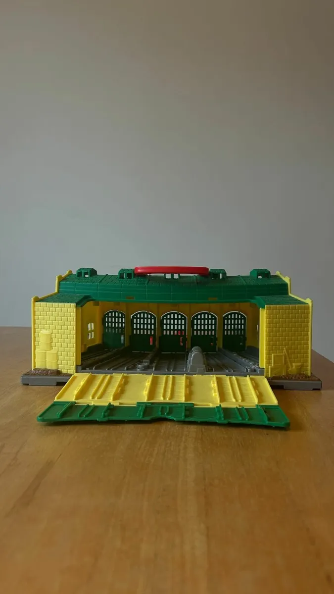 Thomas The Tank Engine - Tracks and Buildings - Image 4