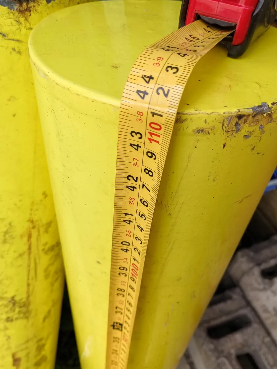 Steel posts - Image 1