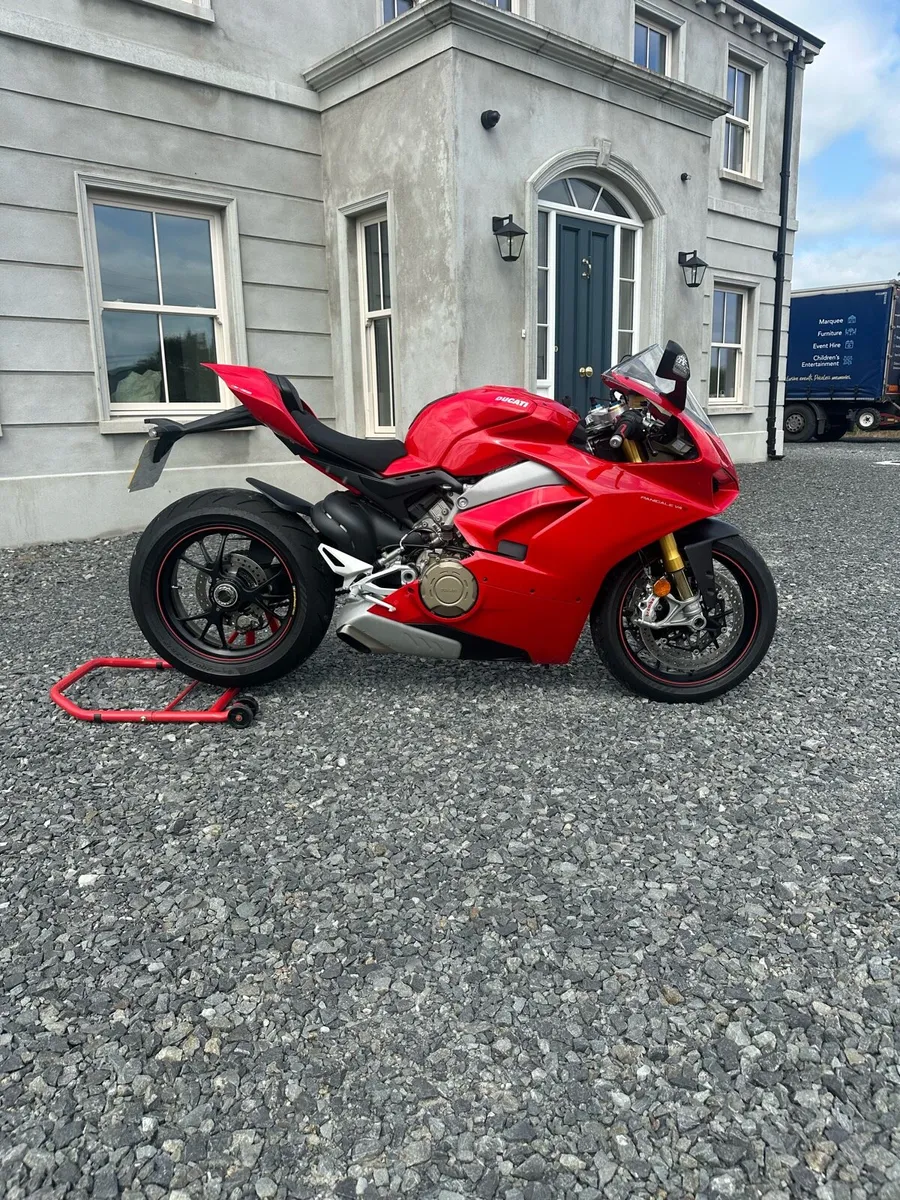 2018 Ducati Panigale V4s - Image 2