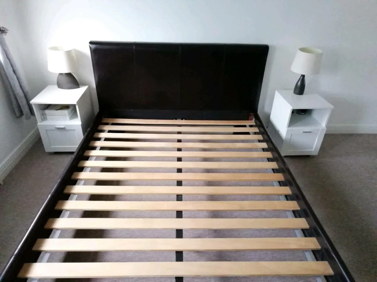 King size bed - Image 1