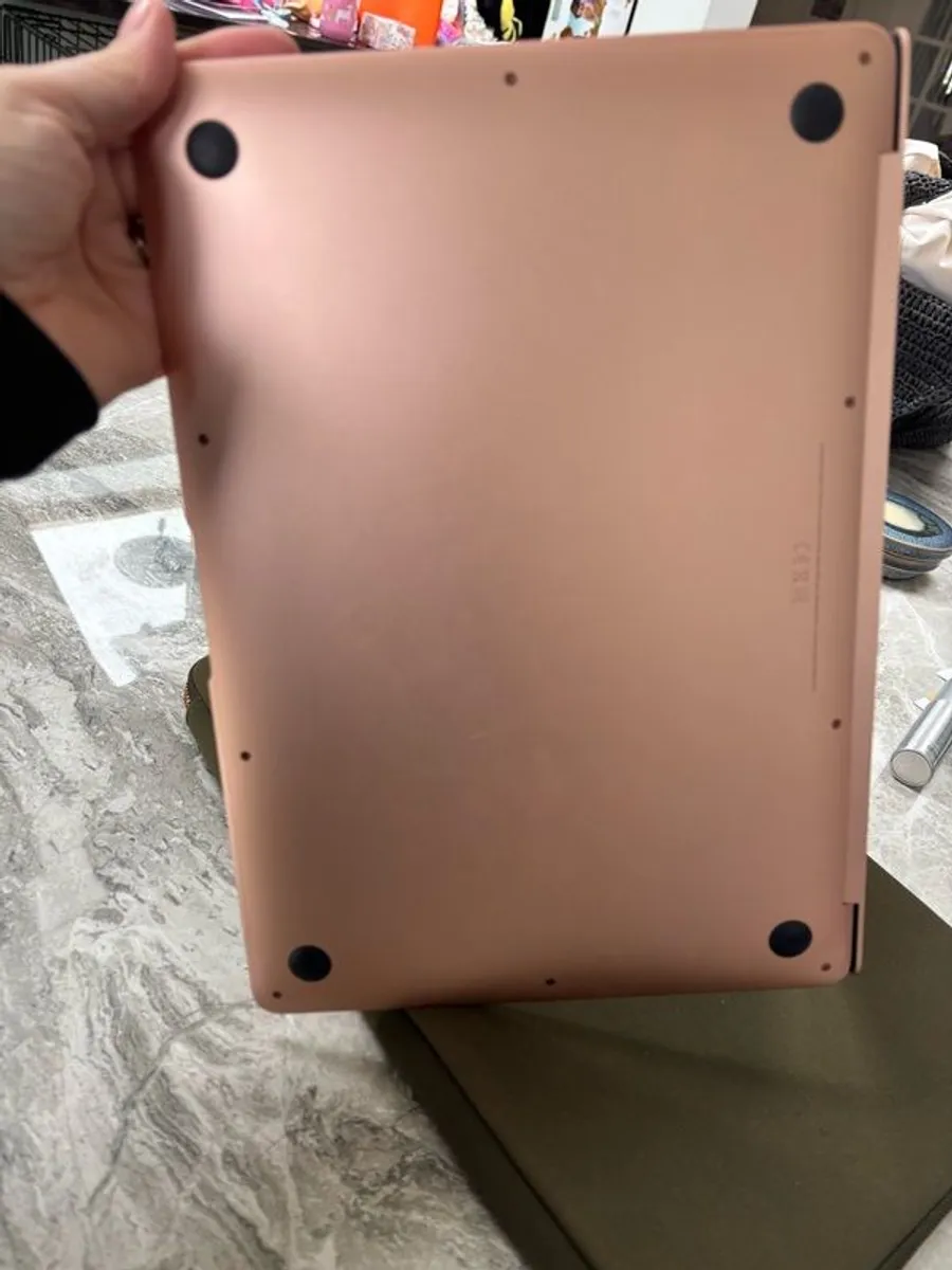 Macbook Air - Image 4
