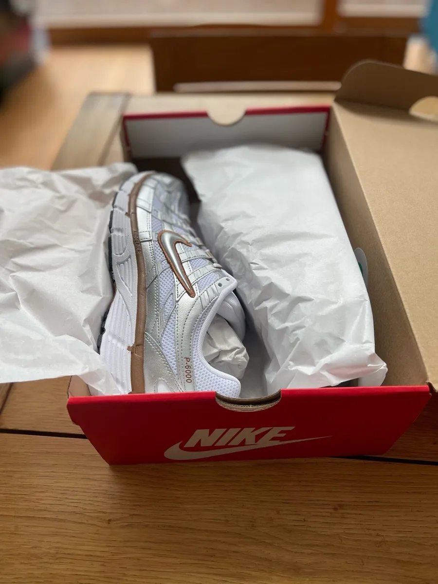 Nike women p6000 white/metallic silver - Image 2