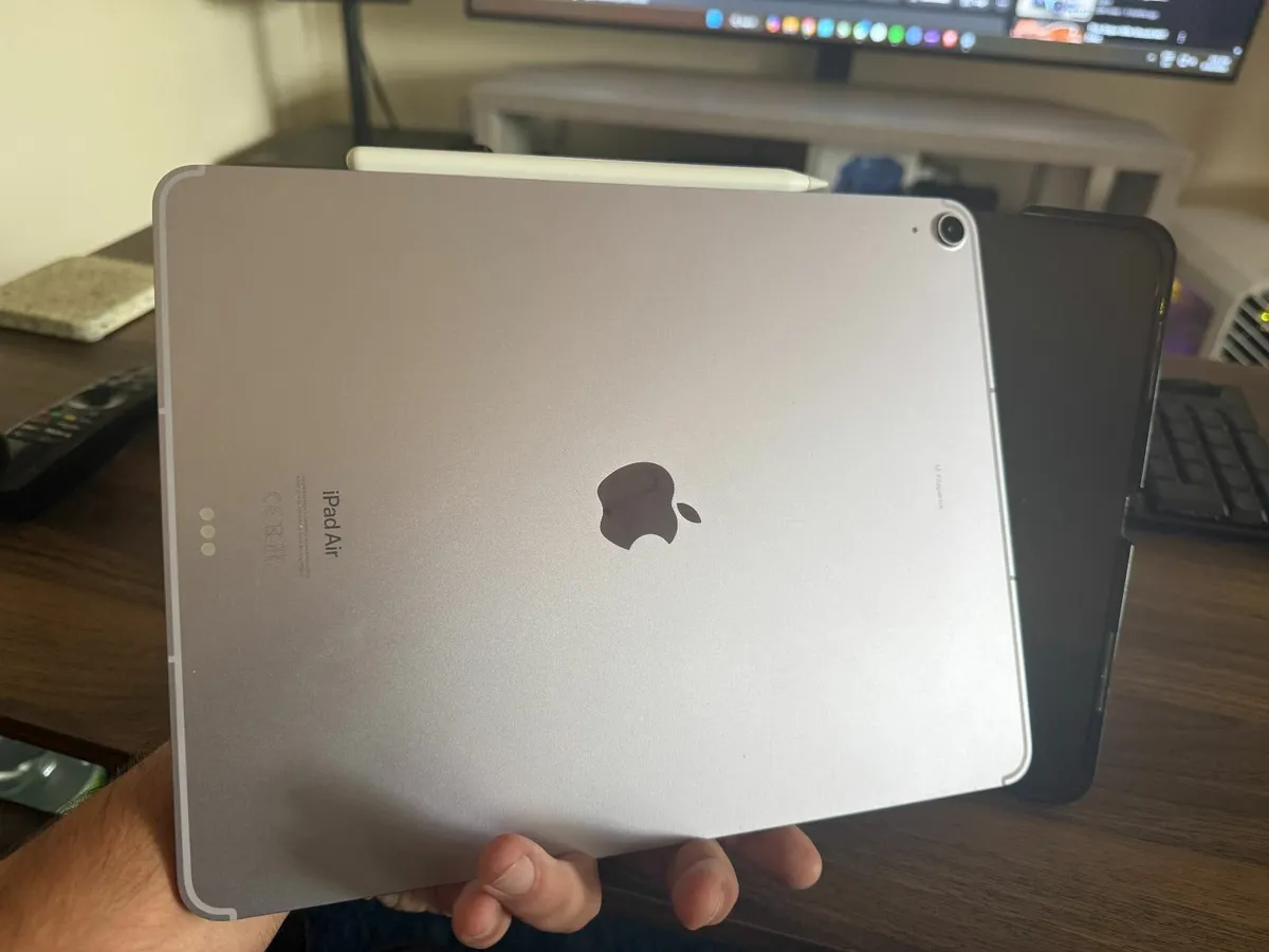 13" Ipad Air 6th gen (M2 chip) WIFI+Cellular - Image 3