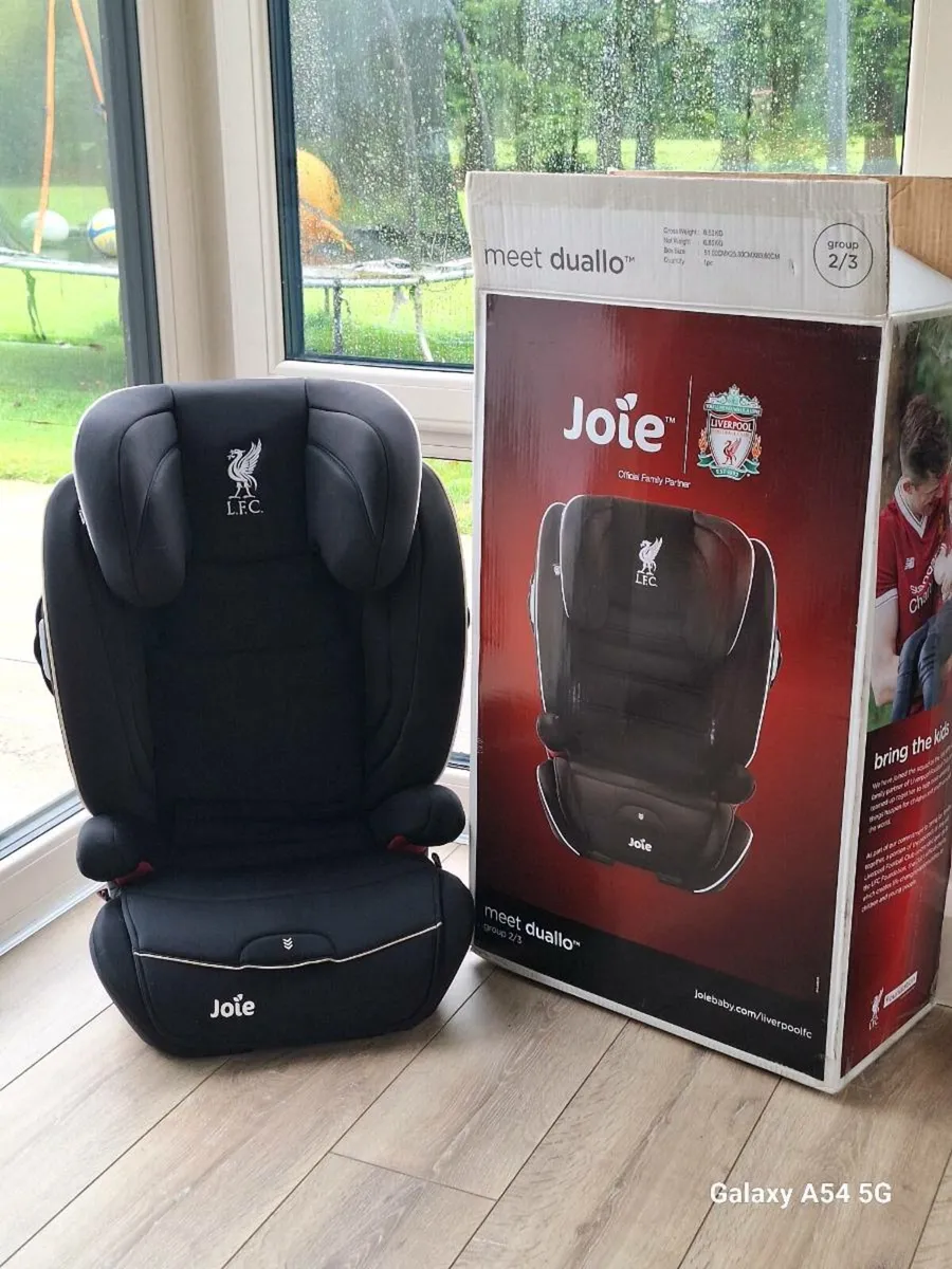 kids car seat  - Liverpool branded (4 -12 years) - Image 1