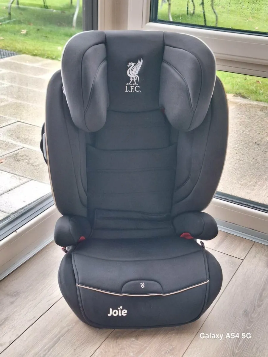 kids car seat  - Liverpool branded (4 -12 years) - Image 3