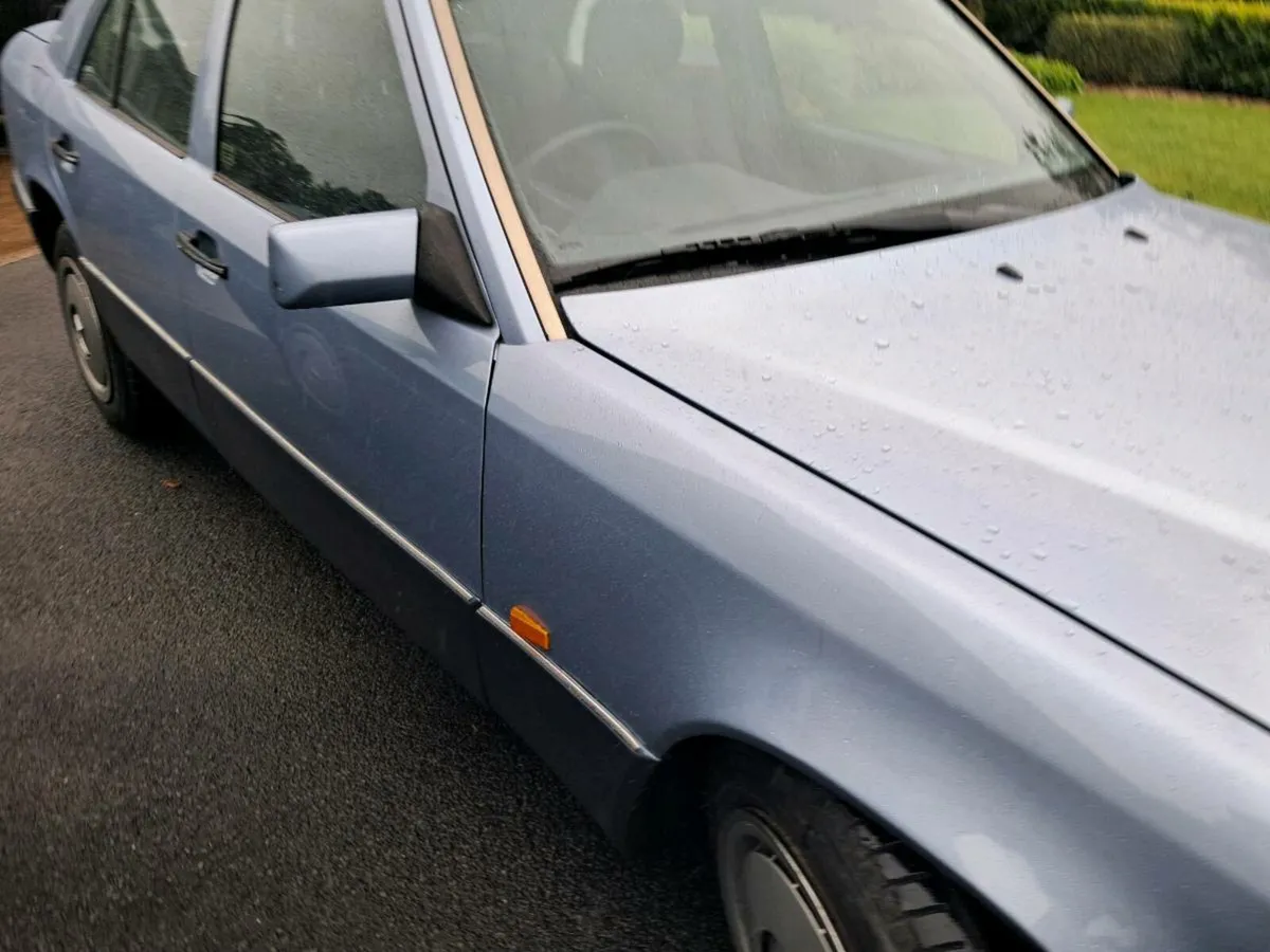 Mercedes - Image 2