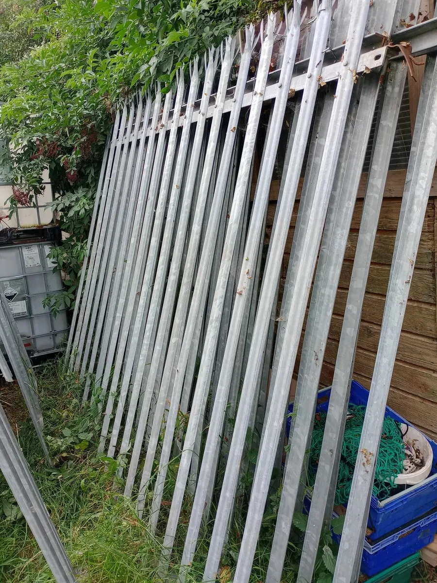 Pallet side fencing